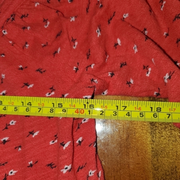 𝅺Red Lucky Brand top with tiny white flowers Small - Picture 7 of 11